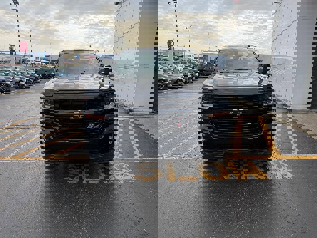 Used 2018 Chevrolet Silverado 1500 LT w/ Midnight Edition image 2