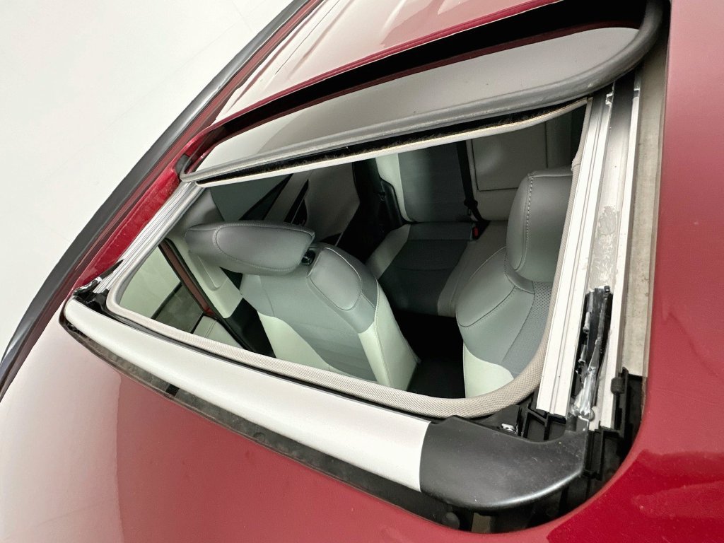 Used 2022 Toyota RAV4 Limited AWD/4WD image 21