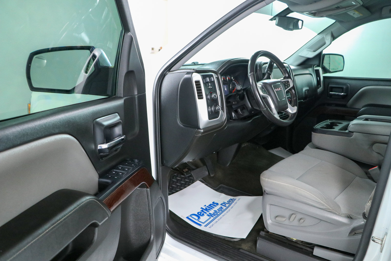 Used 2015 GMC Sierra 1500 SLE w/ SLE Value Package AWD/4WD image 3