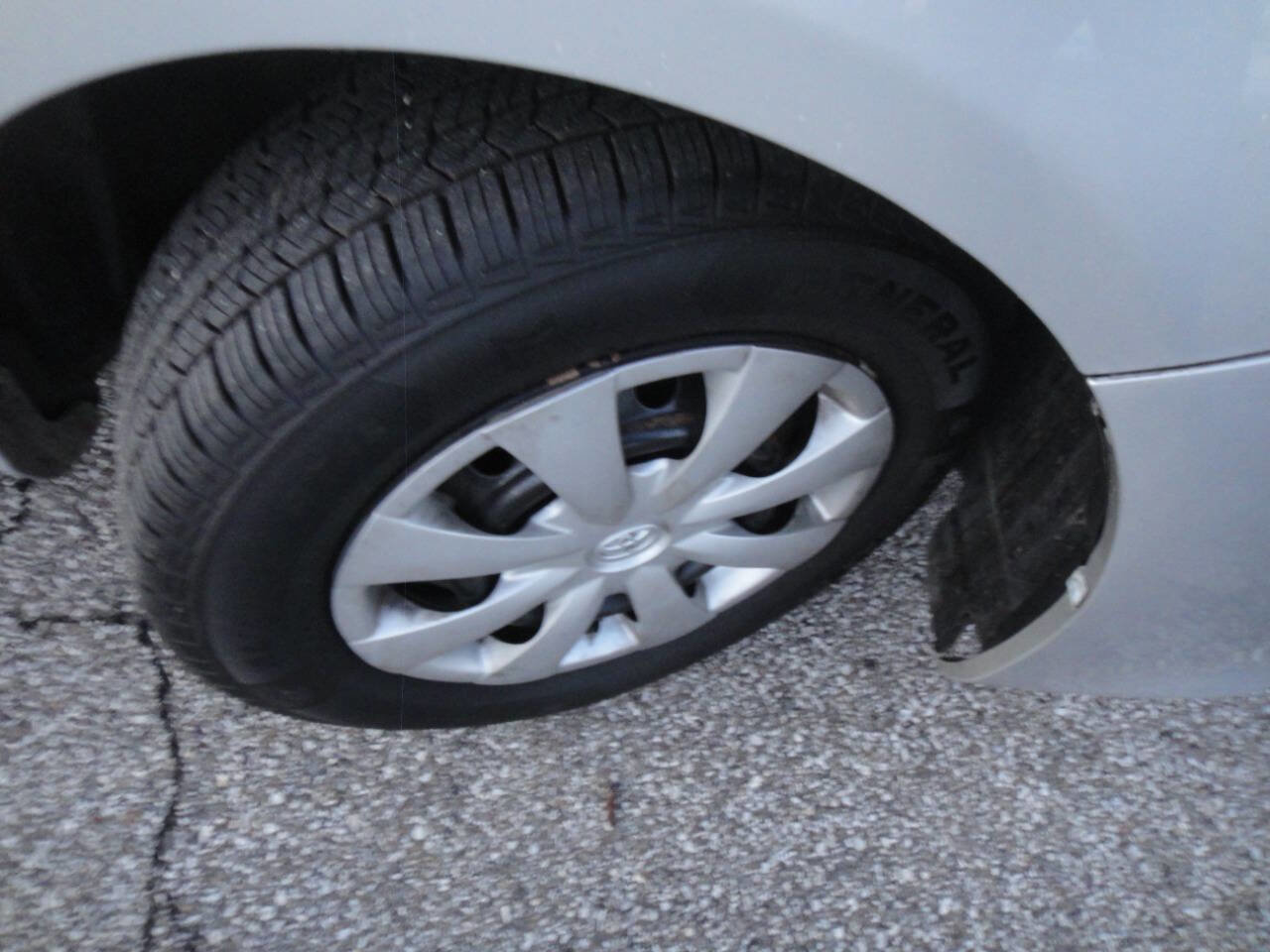 Used 2012 Toyota Corolla L FWD image 18