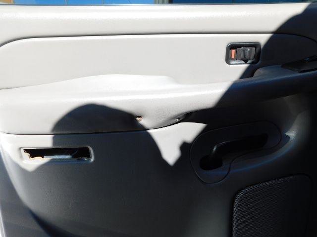 Used 2004 Chevrolet Suburban 2500 LS w/ Preferred Equipment Group image 14