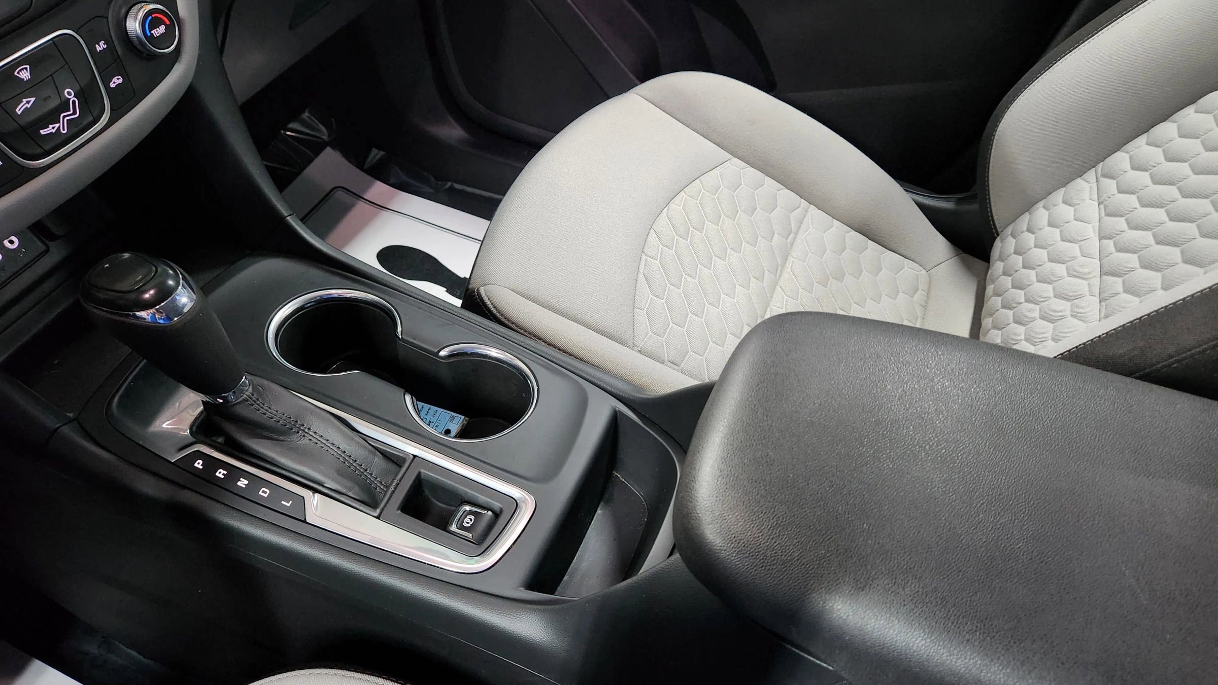 Used 2019 Chevrolet Equinox LS image 35