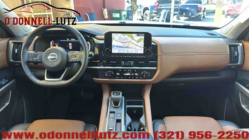 Used 2025 Nissan Pathfinder Platinum image 24