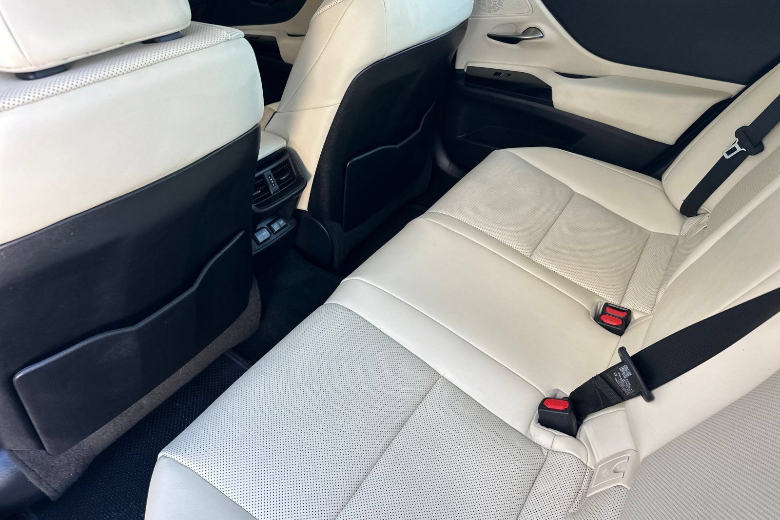 Used 2022 Lexus ES 300h w/ Premium Package FWD image 9