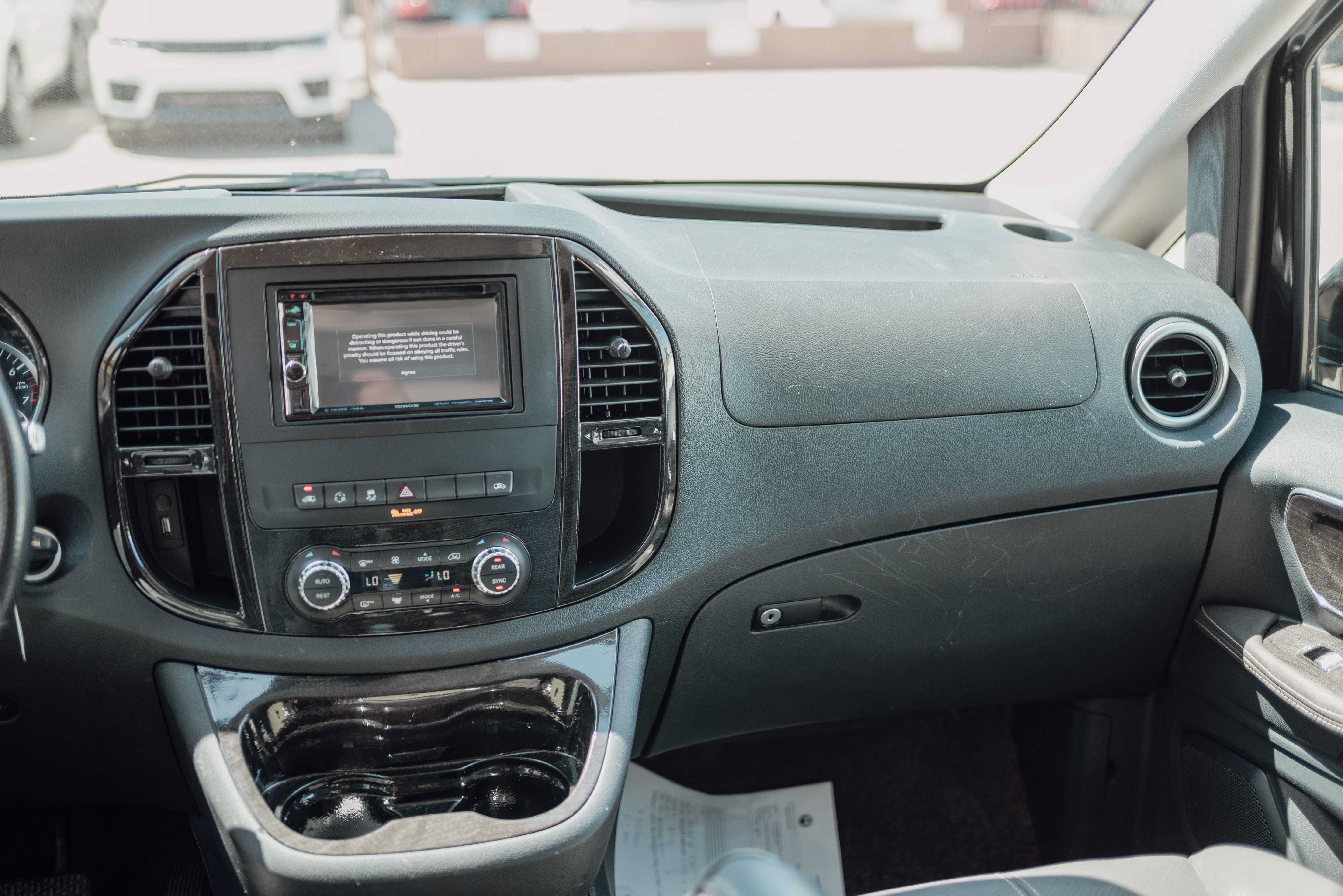 Used 2017 Mercedes-Benz Metris Passenger image 6