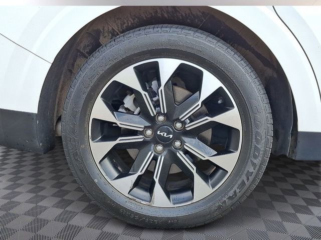 Certified 2024 Kia Carnival EX image 10