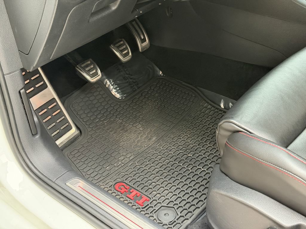 Used 2019 Volkswagen GTI SE w/ SE Experience Package image 37