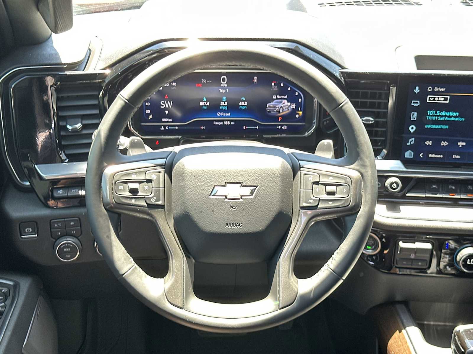 Used 2025 Chevrolet Silverado 1500 High Country w/ High Country Premium Package AWD/4WD image 15
