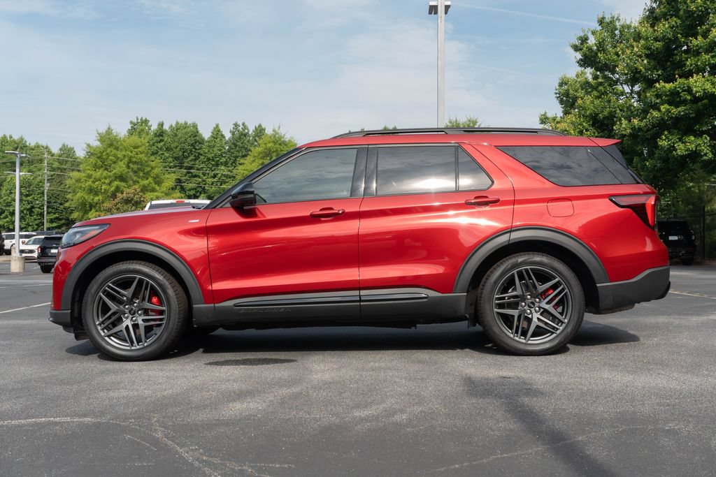 Used 2025 Ford Explorer ST-Line w/ Premium Package RWD image 8