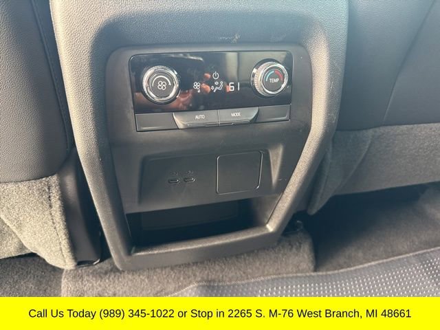 Used 2025 Chevrolet Traverse LT image 31