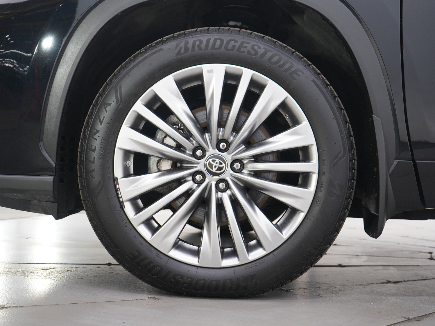 Used 2023 Toyota Highlander Platinum image 30