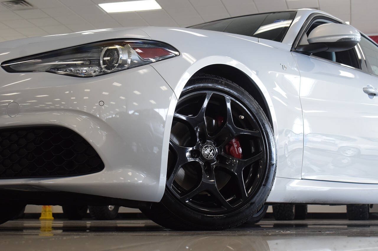 Used 2022 Alfa Romeo Giulia Ti RWD image 10