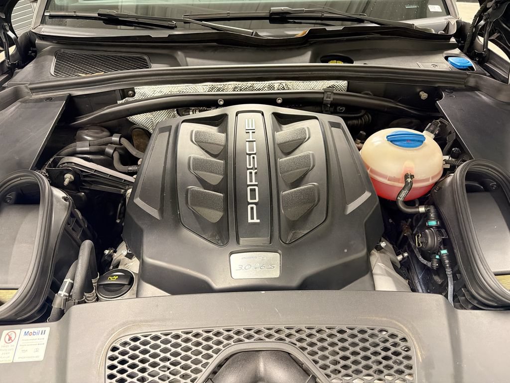 Certified 2017 Porsche Macan S AWD/4WD image 31