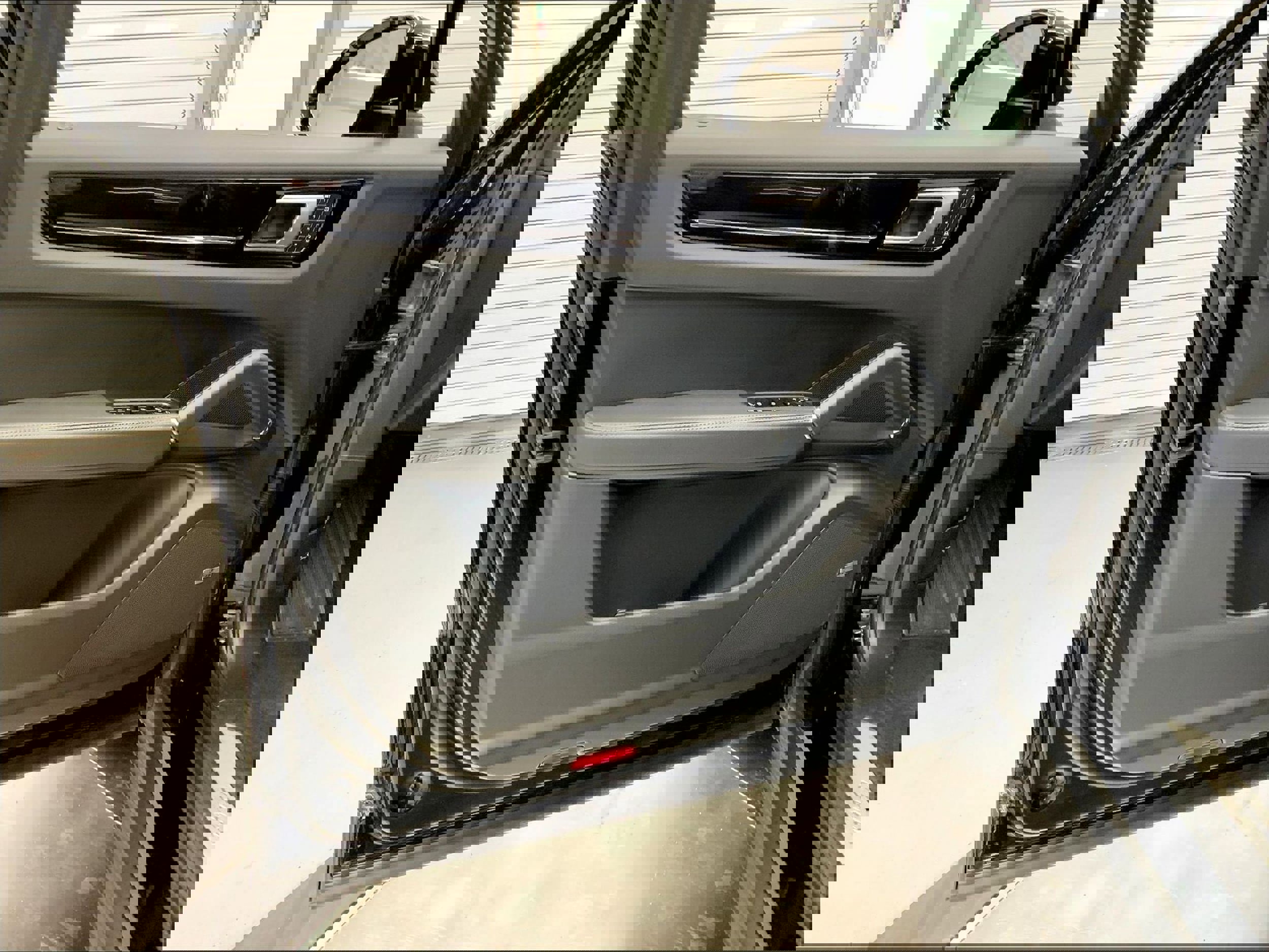 Used 2022 Porsche Cayenne E-Hybrid image 27