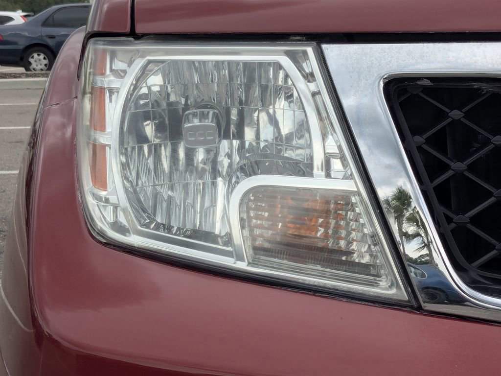 Used 2015 Nissan Frontier SV w/ SV Value Truck Package RWD image 12