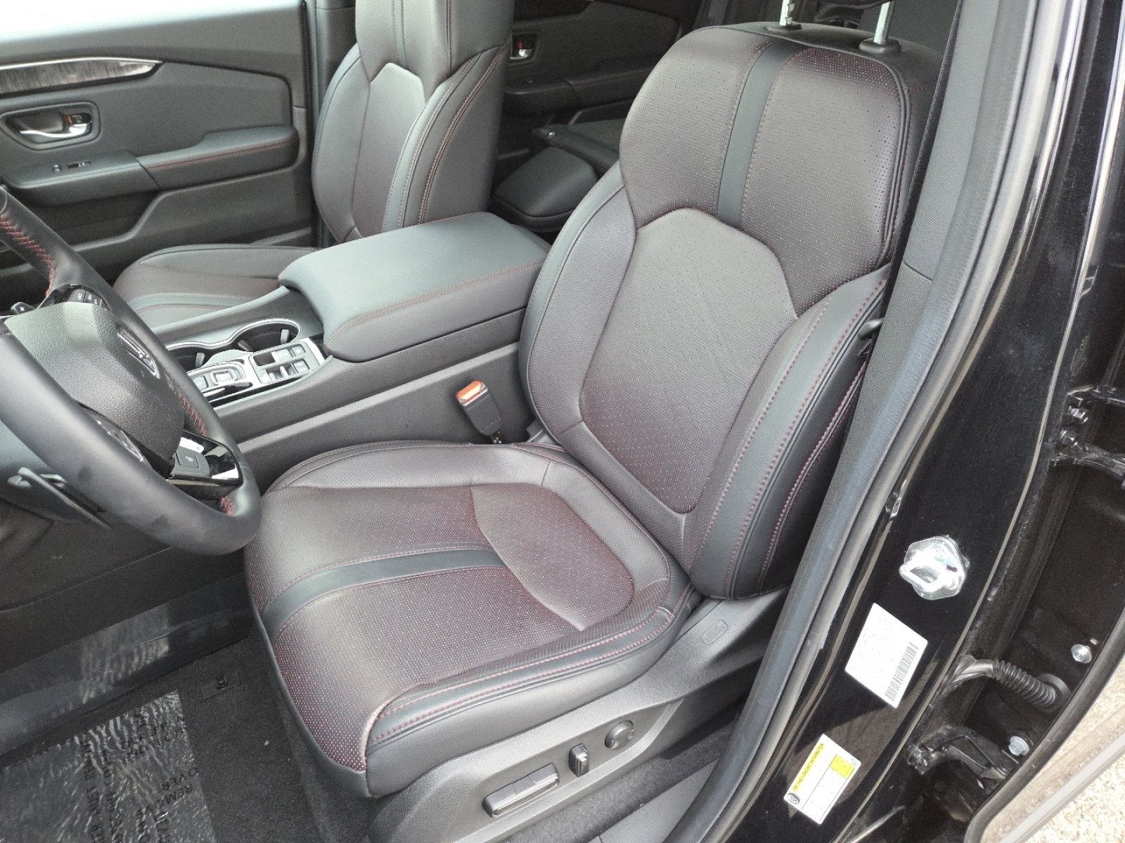 Used 2025 Honda Pilot Black Edition image 26