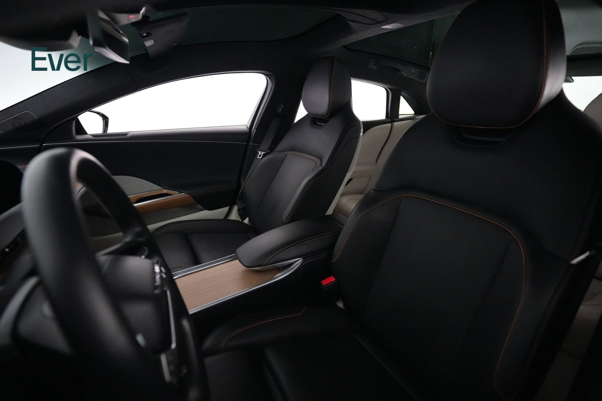 Used 2023 Lucid Air Touring image 4