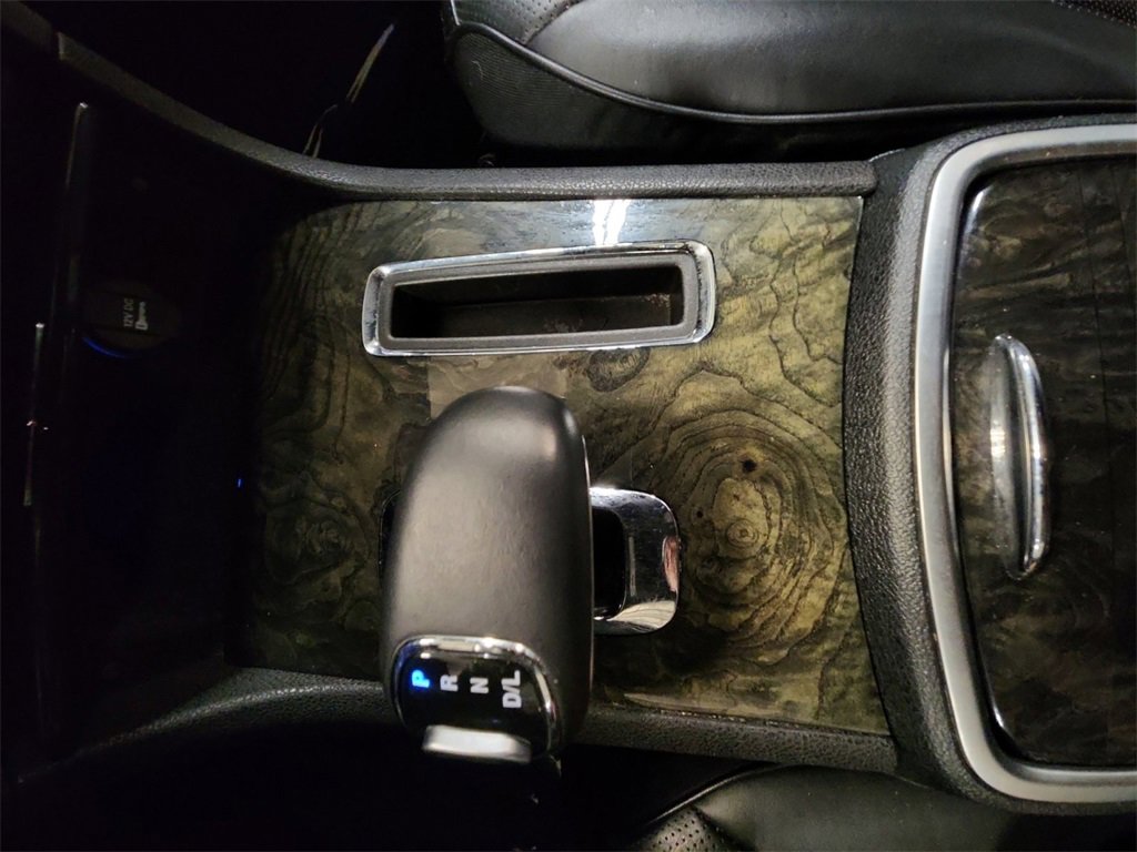 Used 2013 Chrysler 300 C image 21