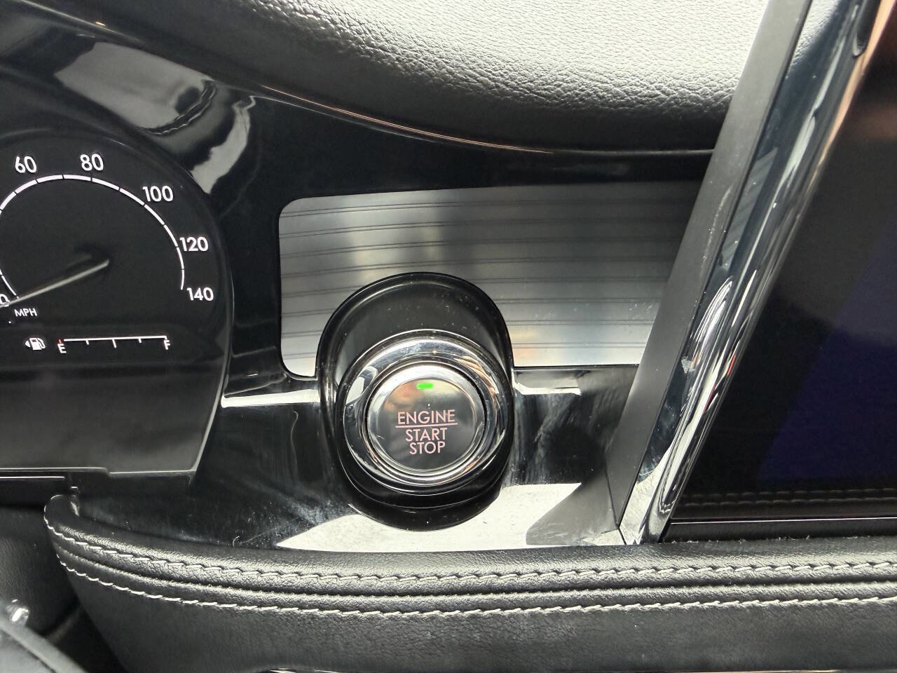 Used 2022 Lincoln Corsair AWD w/ Premium Package image 24