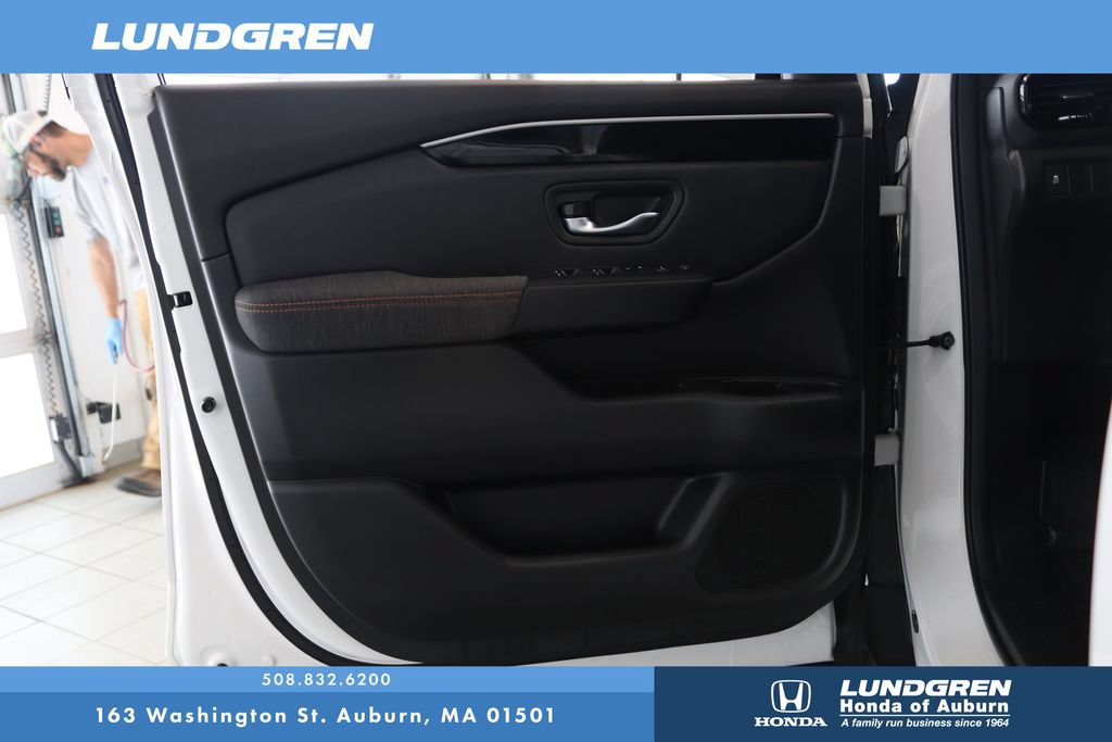 Used 2025 Honda Pilot Sport image 9