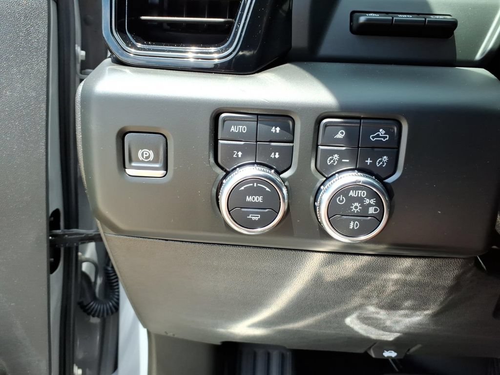 Used 2024 GMC Sierra 2500 AT4 w/ AT4 Premium Plus Package AWD/4WD image 25
