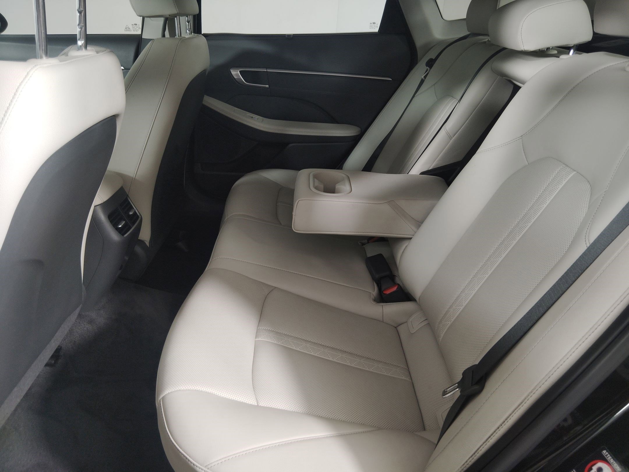 Used 2023 Hyundai Sonata Limited w/ Cargo Package image 15