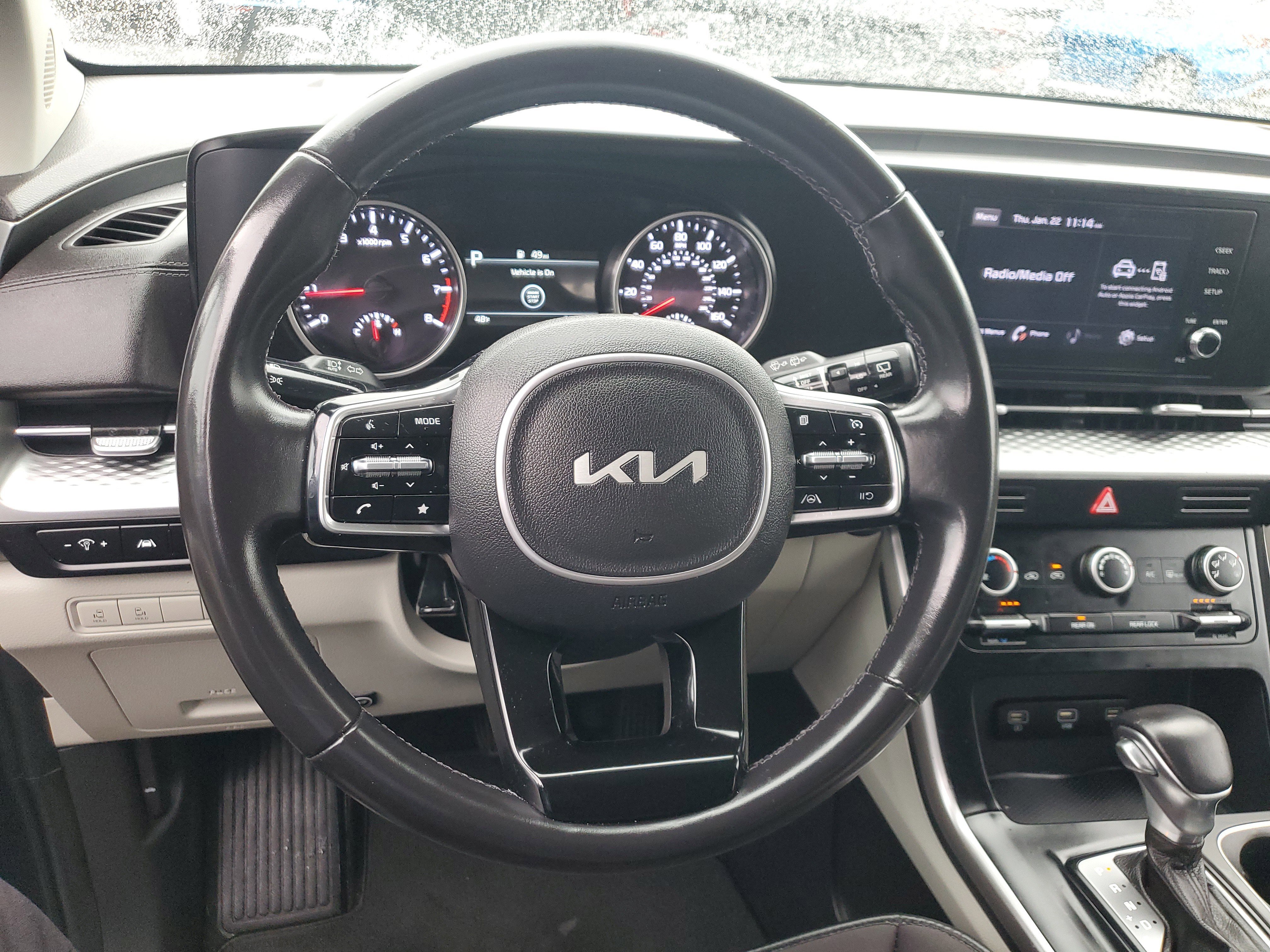 Used 2022 Kia Carnival LX image 25