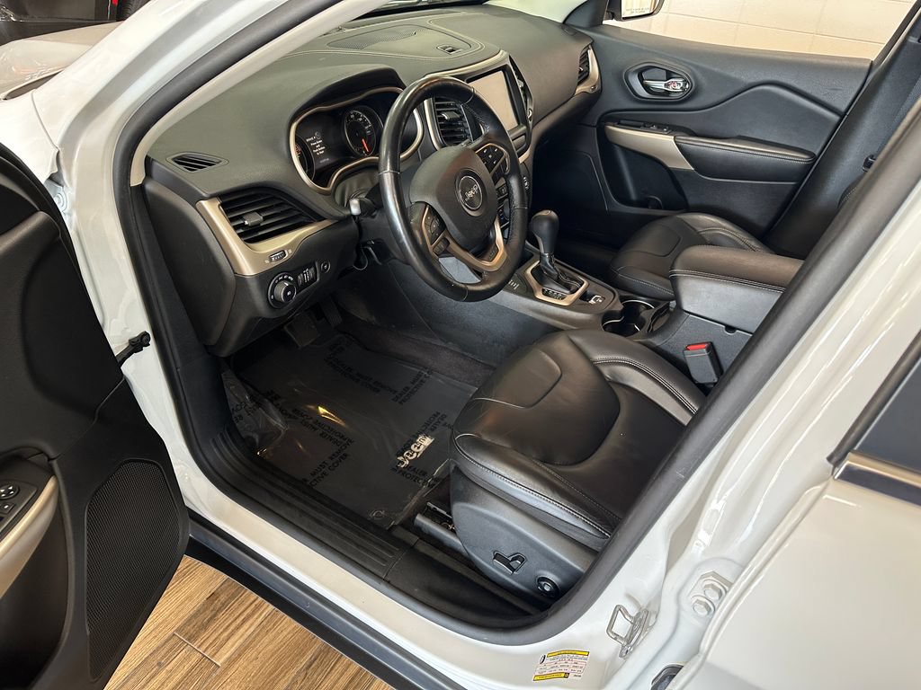 Used 2018 Jeep Cherokee Limited w/ Trailer Tow Group AWD/4WD image 9