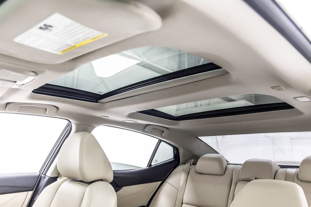 Used 2018 Nissan Maxima Platinum image 16