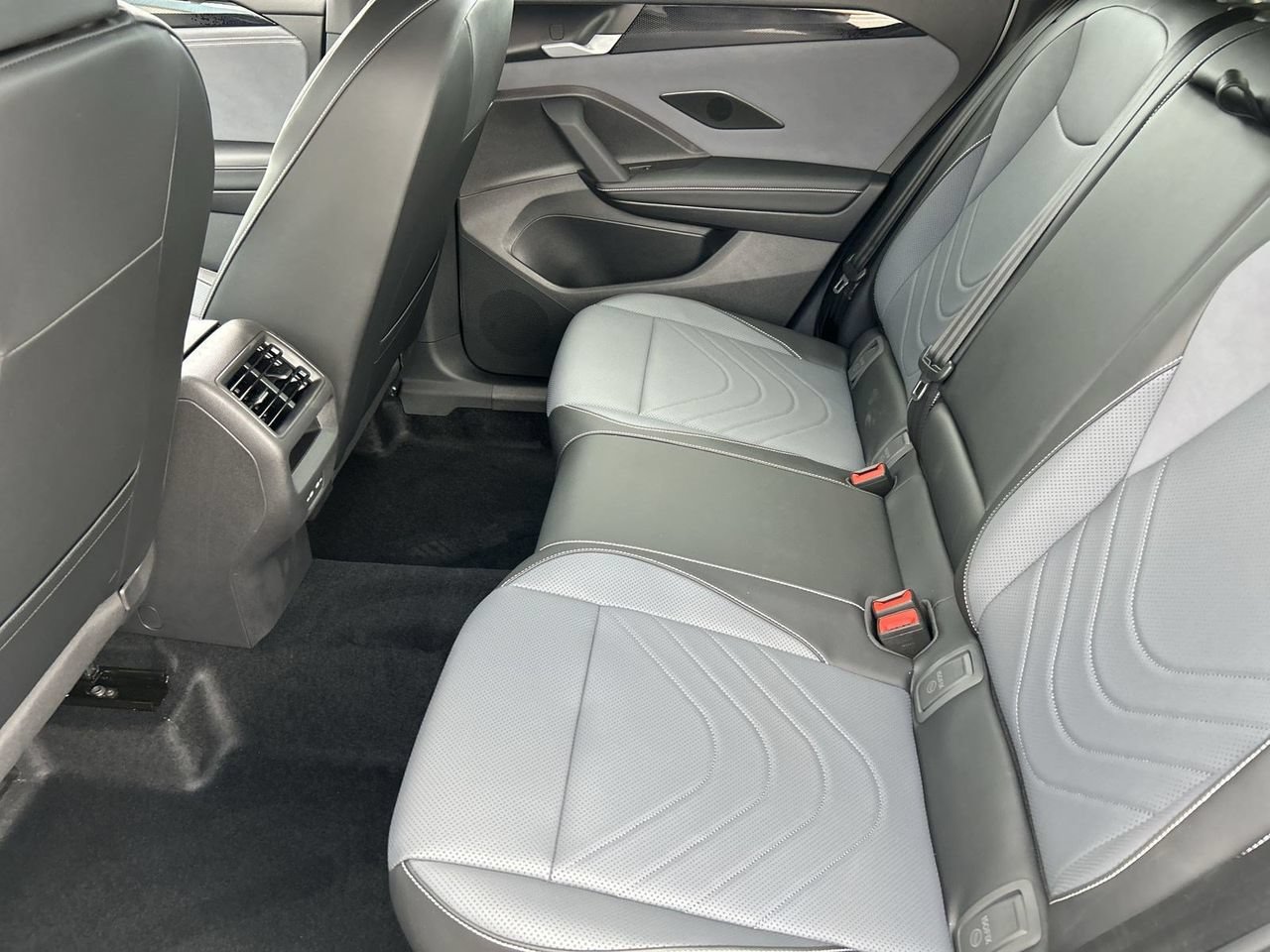New 2026 Volkswagen Tiguan SE R-Line FWD image 13