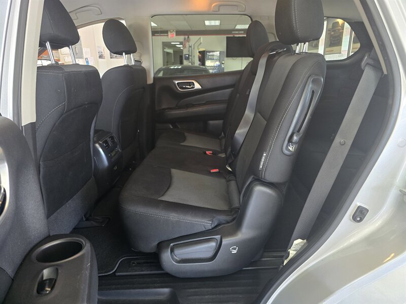 Used 2019 Nissan Pathfinder SV AWD/4WD image 12