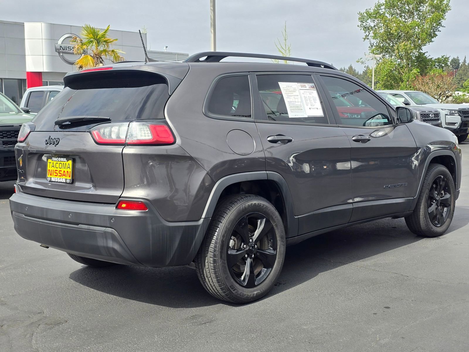 Used 2019 Jeep Cherokee Latitude Plus AWD/4WD image 5