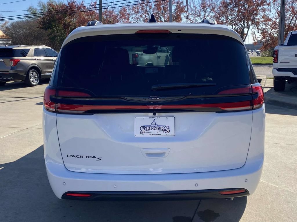 New 2026 Chrysler Pacifica Select w/ S Appearance Package FWD image 6
