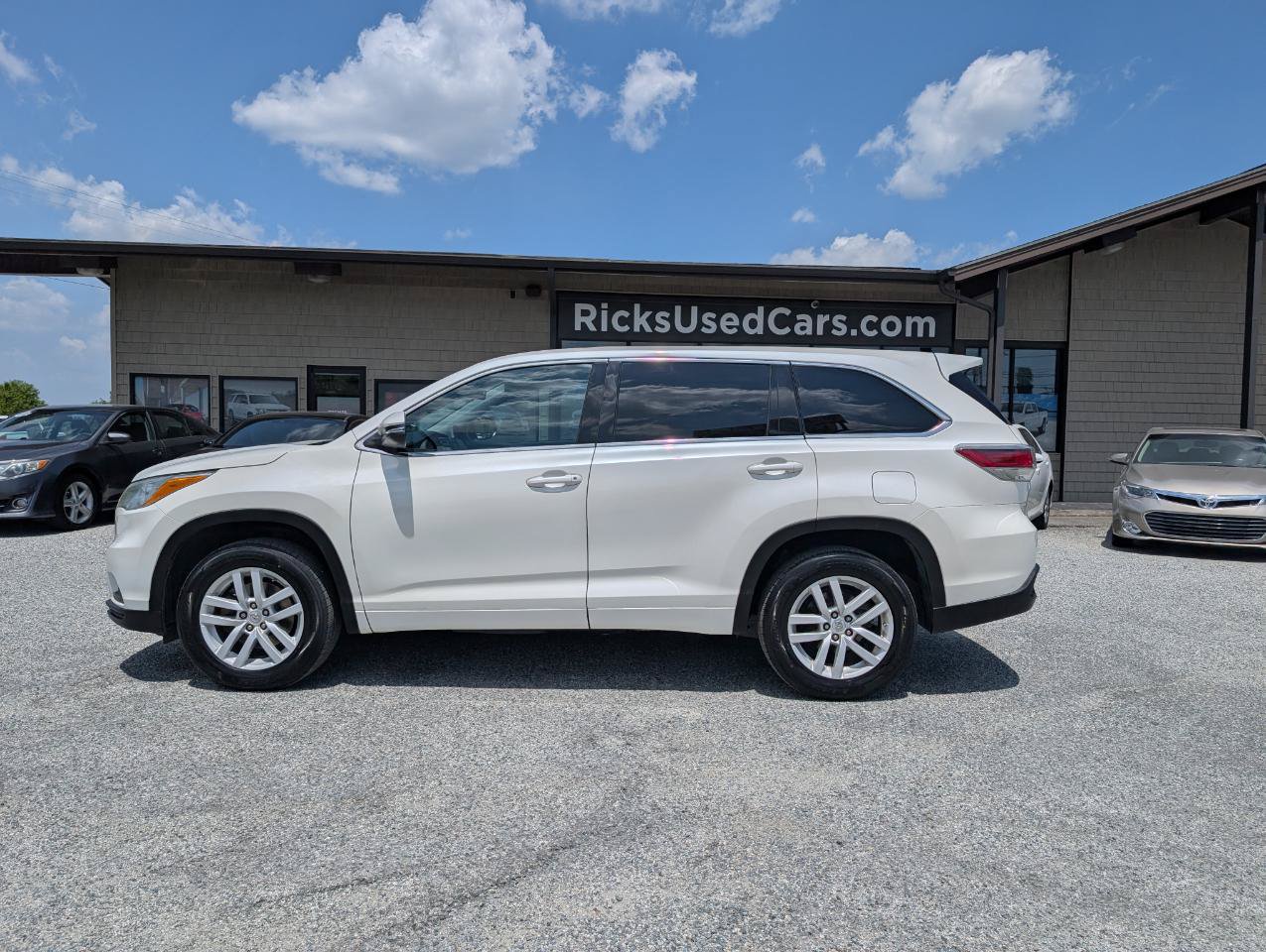 Used 2014 Toyota Highlander LE FWD image 11