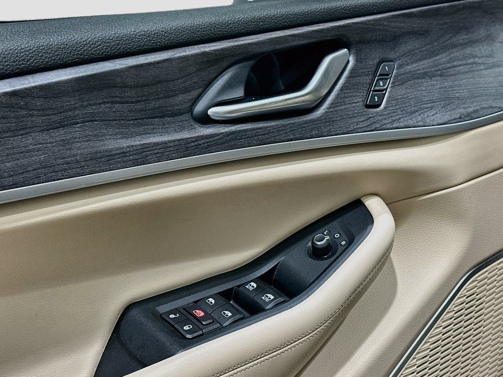 Used 2022 Jeep Grand Cherokee L Limited RWD image 18