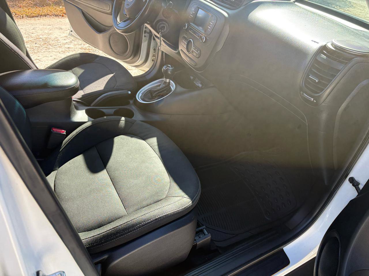 Used 2017 Kia Soul + FWD image 9