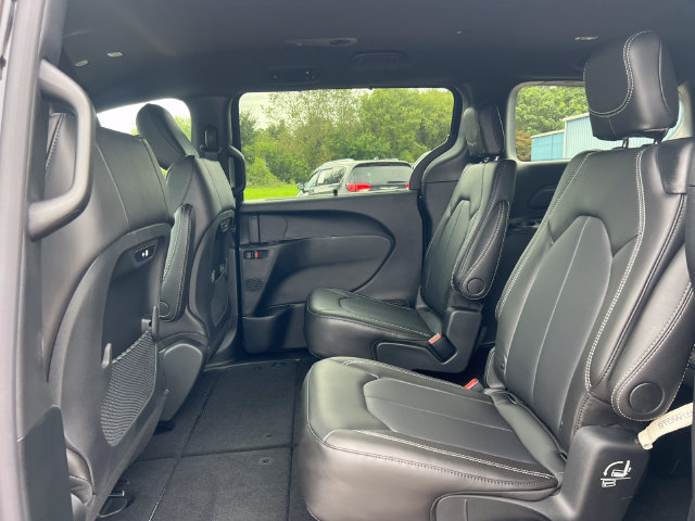 New 2027 Chrysler Pacifica Select AWD/4WD image 5