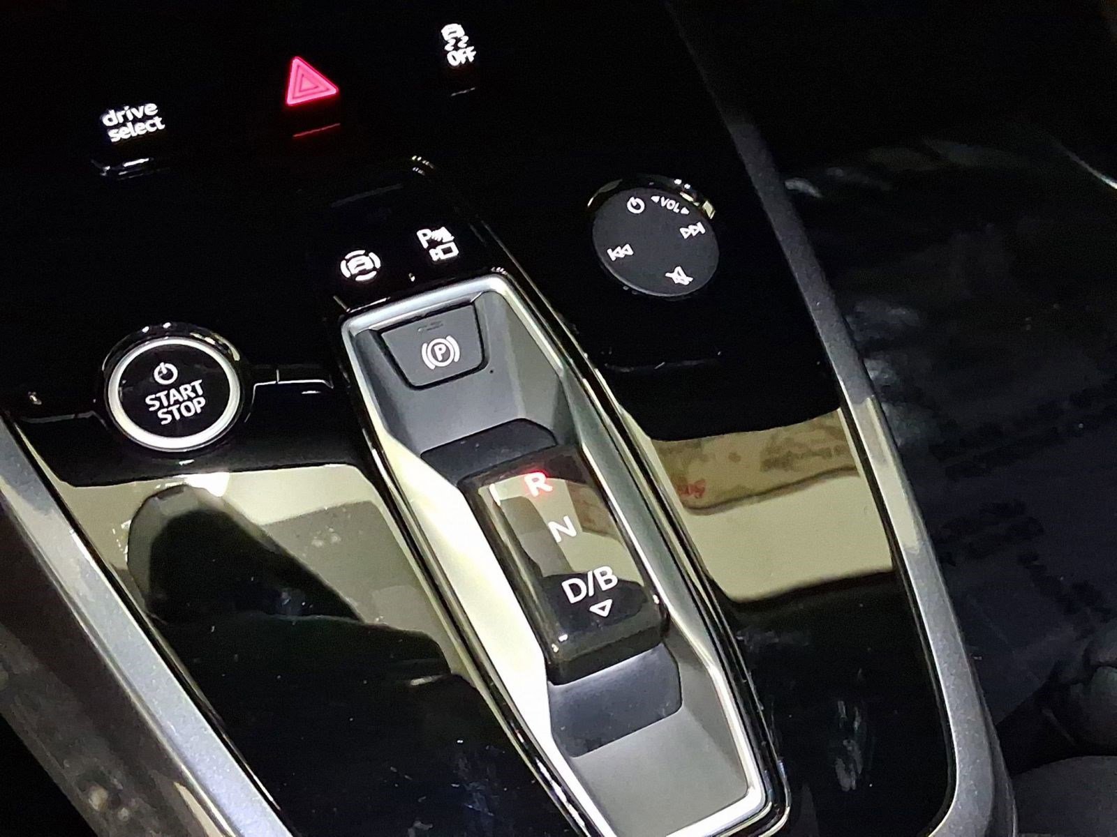 Used 2025 Audi Q4 e-tron Premium Plus w/ Premium Plus image 16