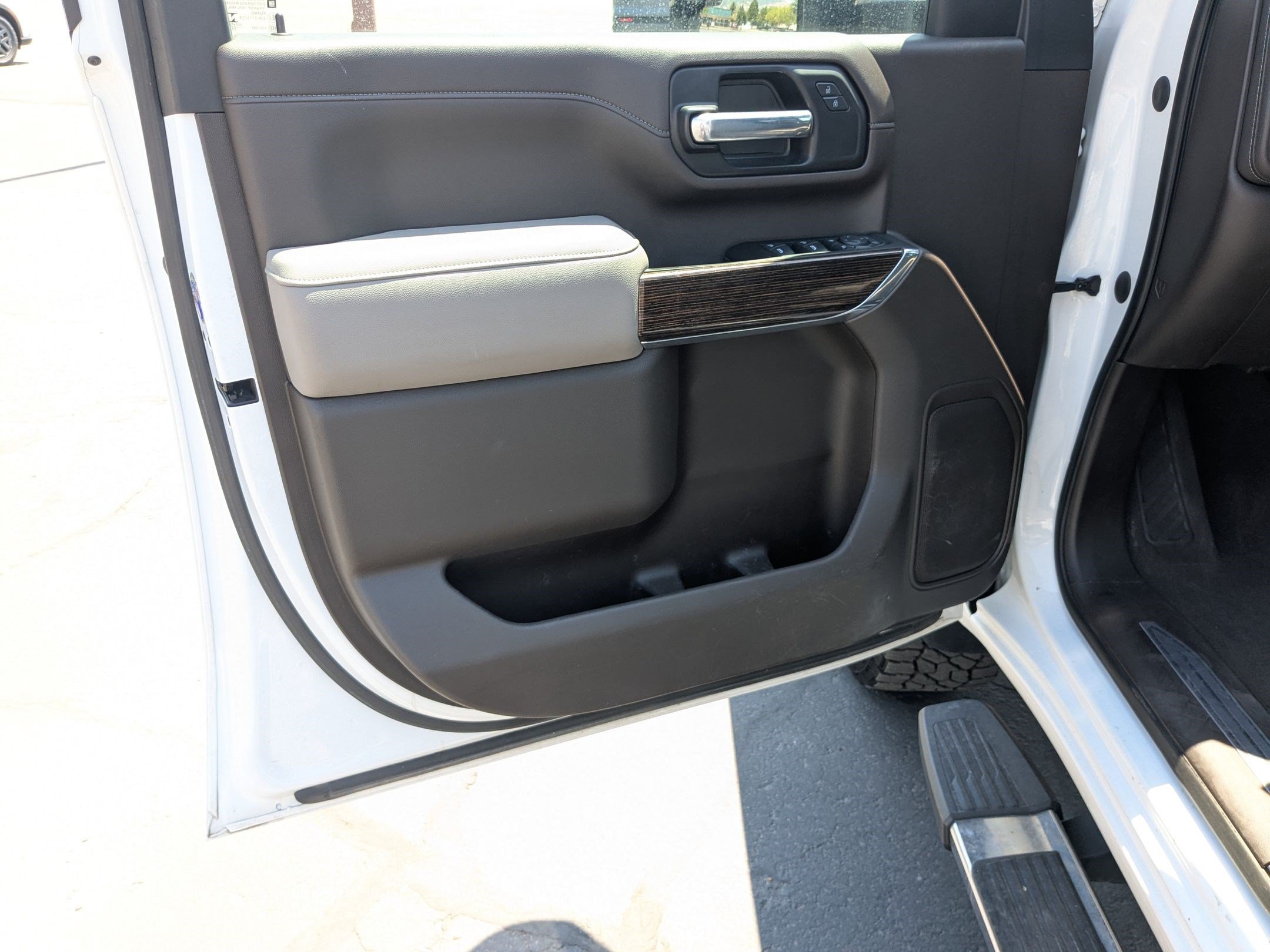 Used 2022 GMC Sierra 3500 SLE w/ SLE Convenience Package AWD/4WD image 13