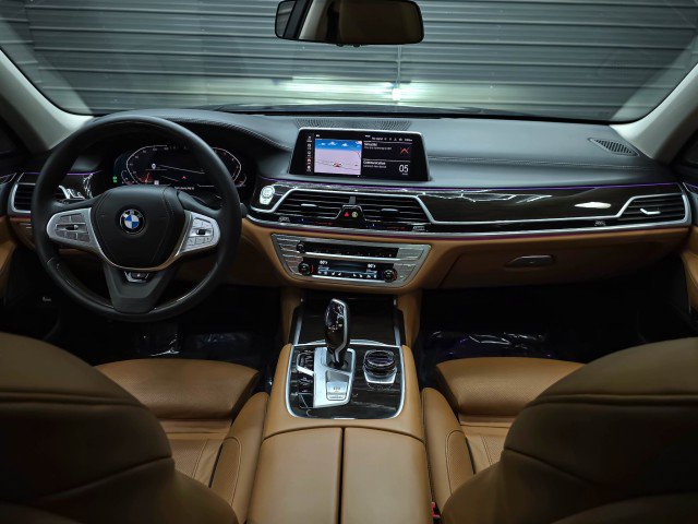 Used 2022 BMW 740i xDrive w/ Premium Package AWD/4WD image 11
