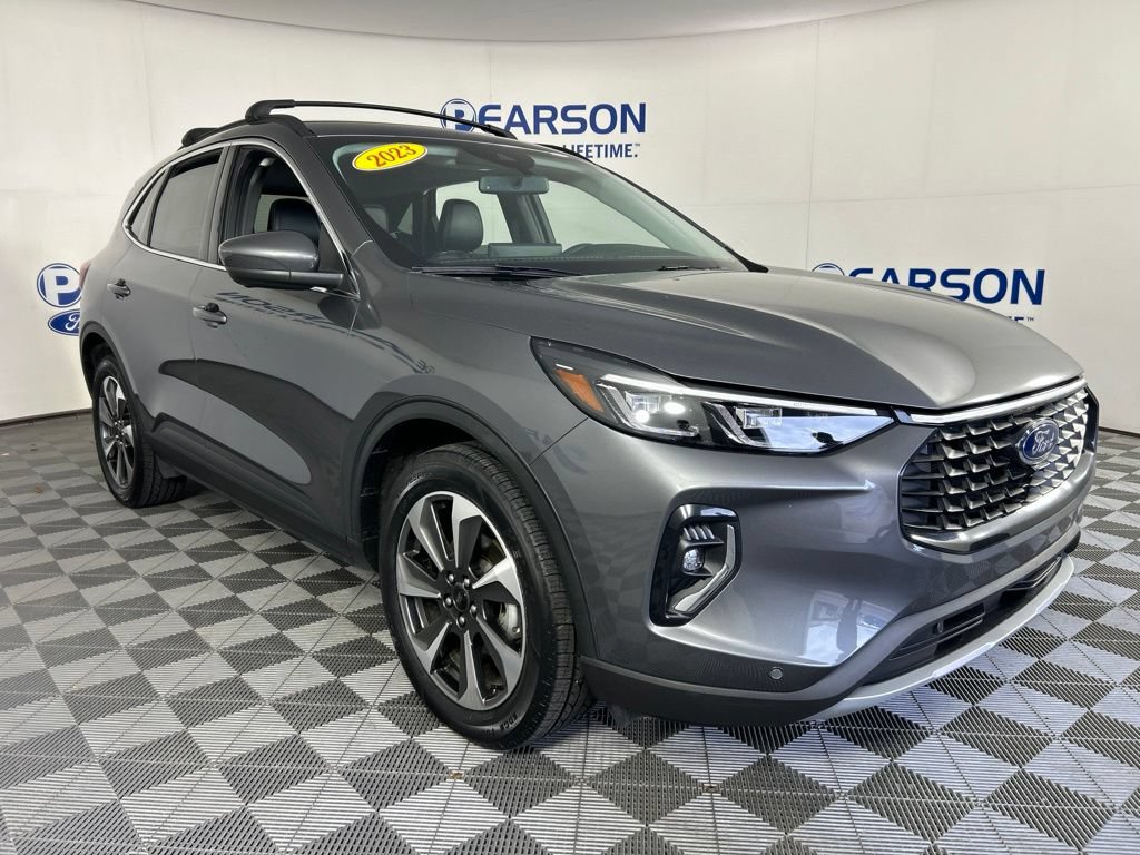 Used 2023 Ford Escape Platinum AWD/4WD image 3