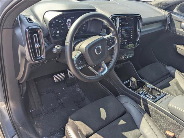 Used 2021 Volvo XC40 T5 R-Design image 10