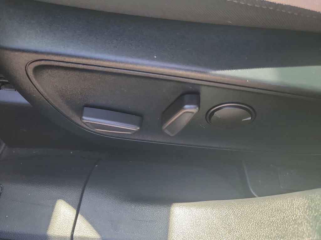 Used 2020 Ford Escape SE FWD image 17