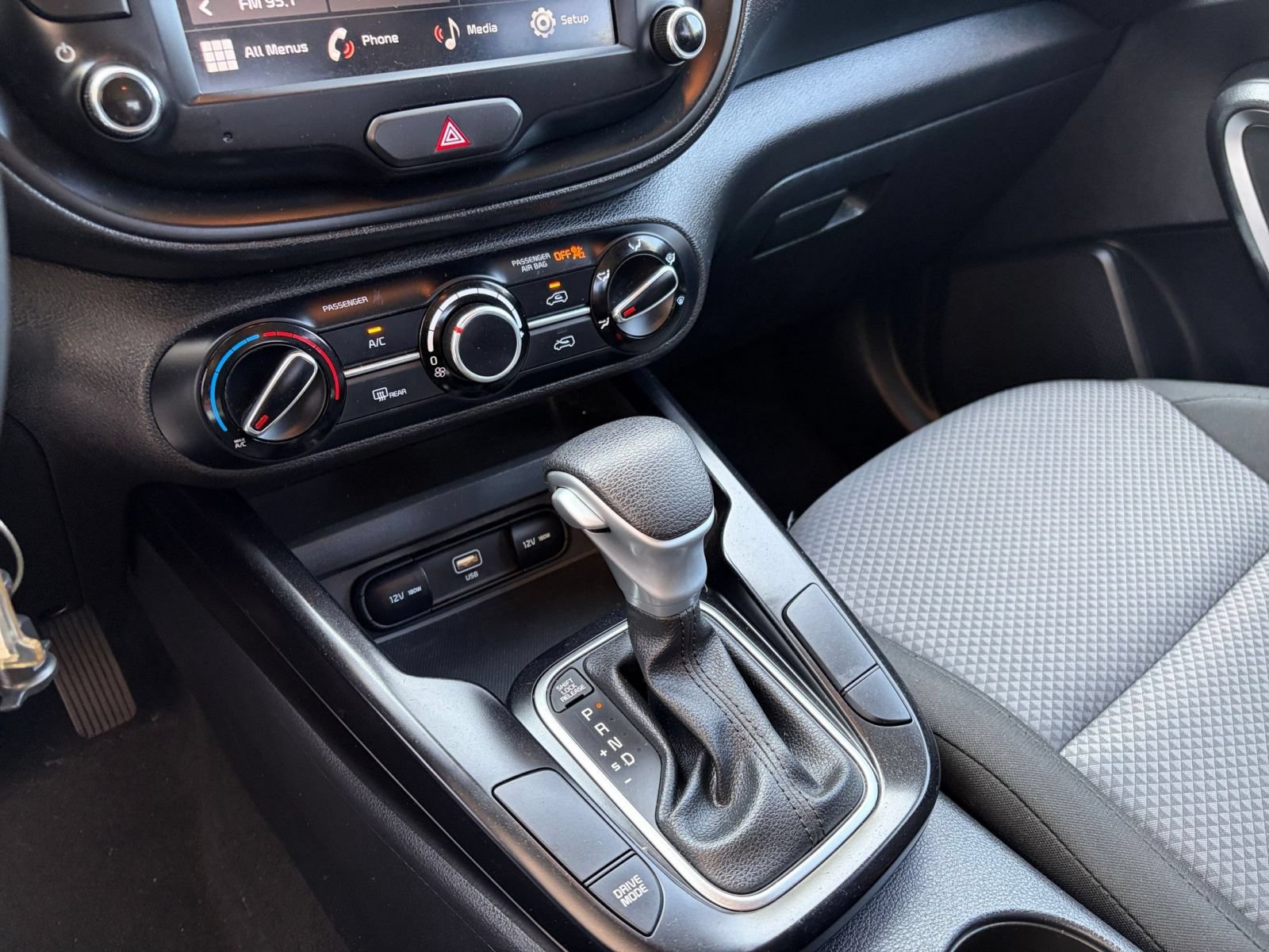 Used 2025 Kia Soul LX w/ LX Technology Package FWD image 38