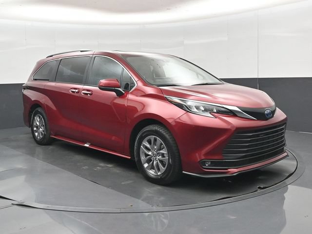 Used 2025 Toyota Sienna XLE