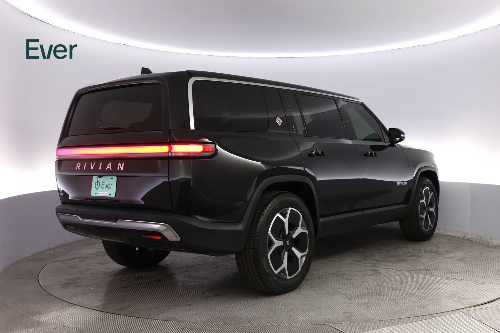 Used 2024 Rivian R1S Adventure image 3