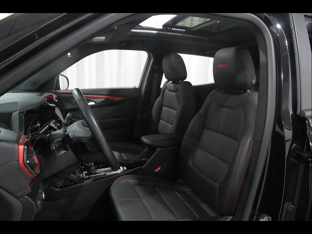 Used 2025 Chevrolet TrailBlazer RS w/ Convenience Package AWD/4WD image 5