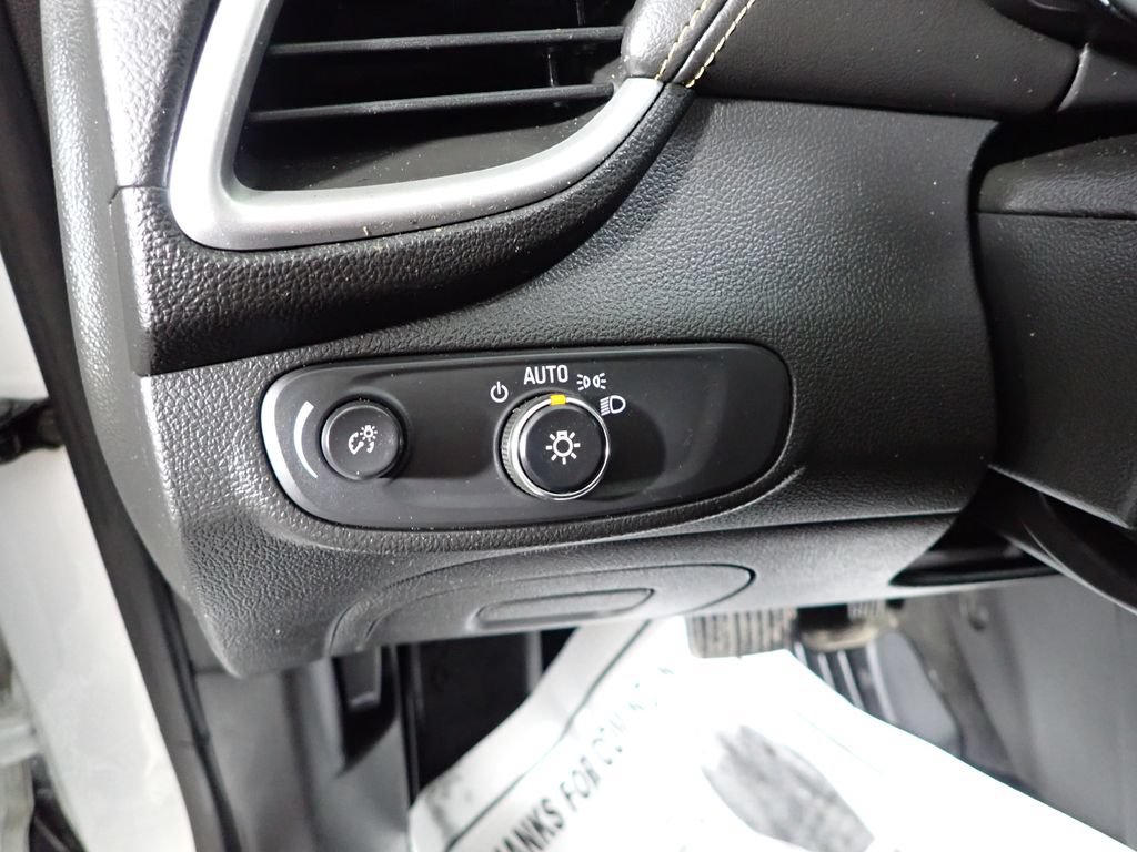 Used 2018 Chevrolet Trax LT w/ LT Convenience Package FWD image 22