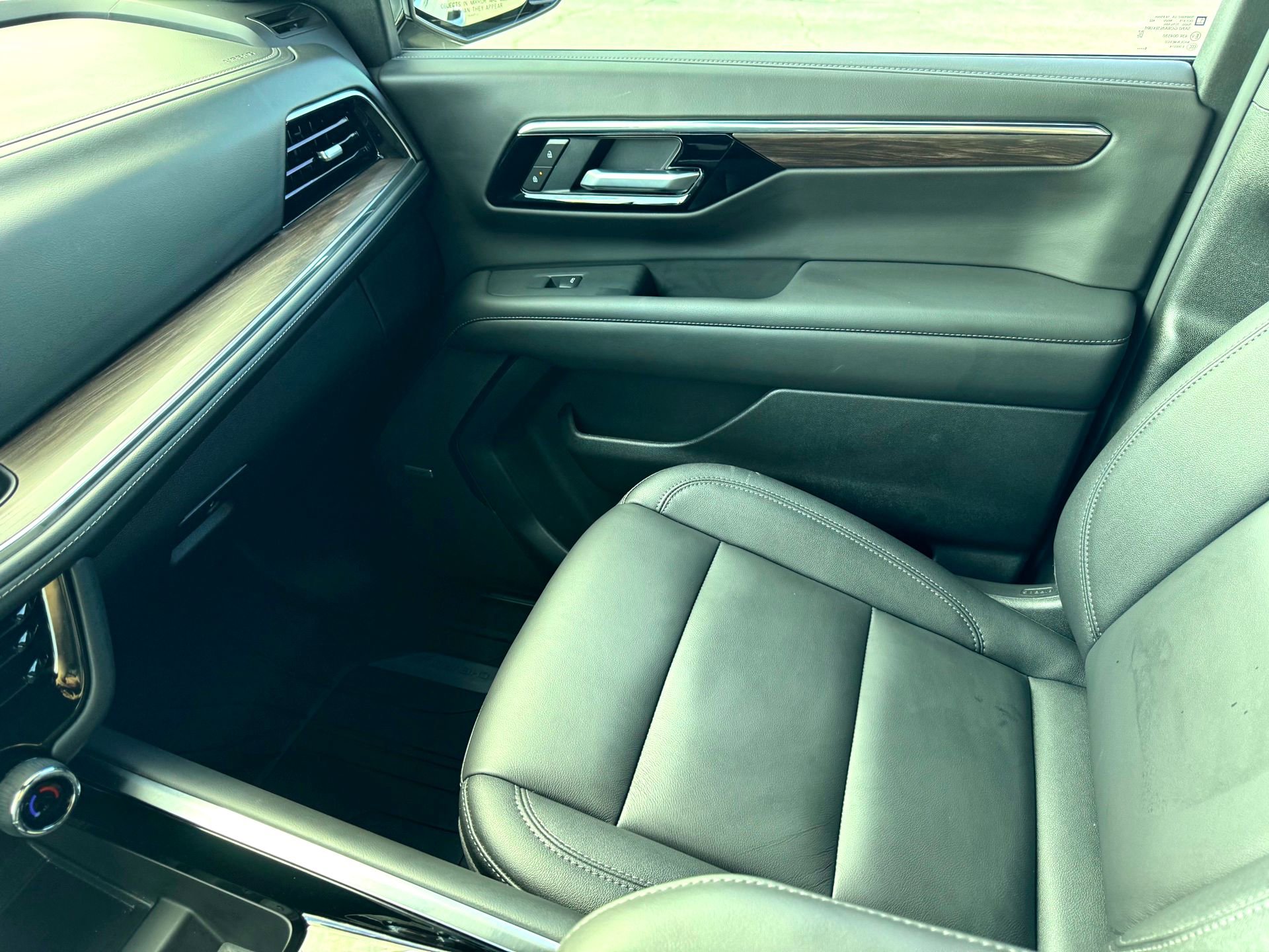 Used 2026 Chevrolet Tahoe Z71 w/ Comfort Package image 30