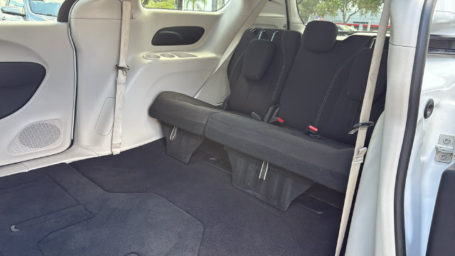 Used 2024 Chrysler Voyager LX FWD image 16